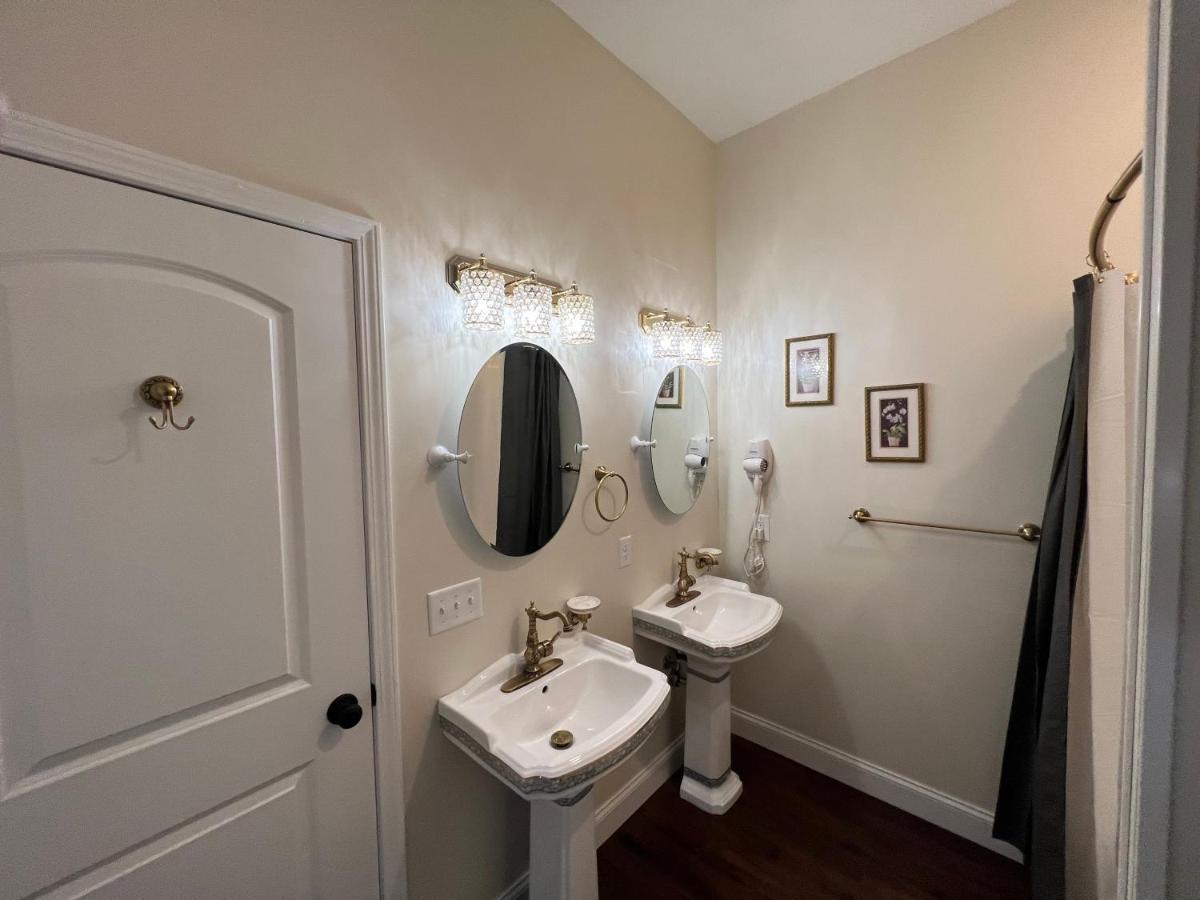 Holland Farmhouse Inn B&B Exterior photo